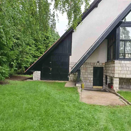 Planinska Kuca Sa Dvoristem