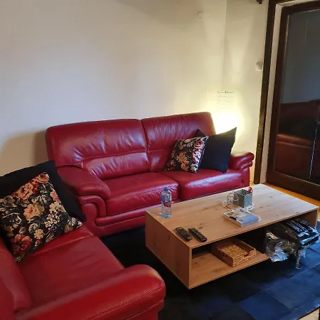 Semesterbostad Planinska Kuca Sa Dvoristem *