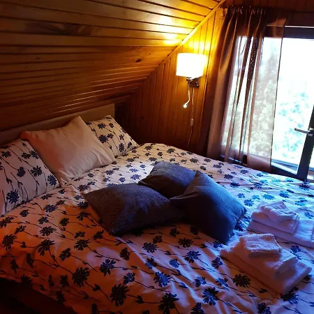 Planinska Kuca Sa Dvoristem *