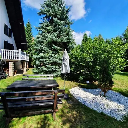 Planinska Kuca Sa Dvoristem Ferienhaus
