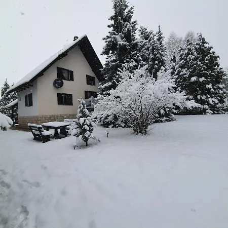 Planinska Kuca Sa Dvoristem Vikendica