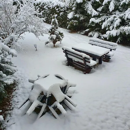 Planinska Kuca Sa Dvoristem