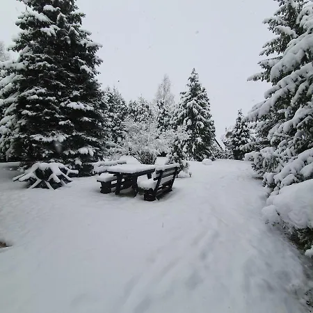 Planinska Kuca Sa Dvoristem Vikendica
