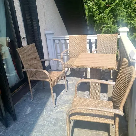 Planinska Kuca Sa Dvoristem Zlatibor