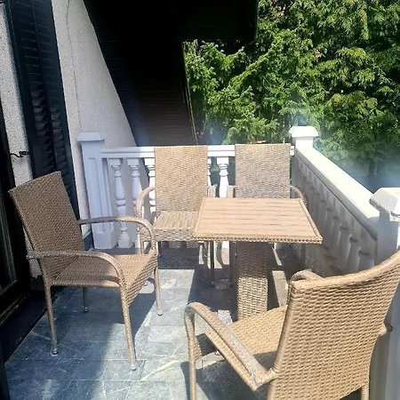 Planinska Kuca Sa Dvoristem * Zlatibor